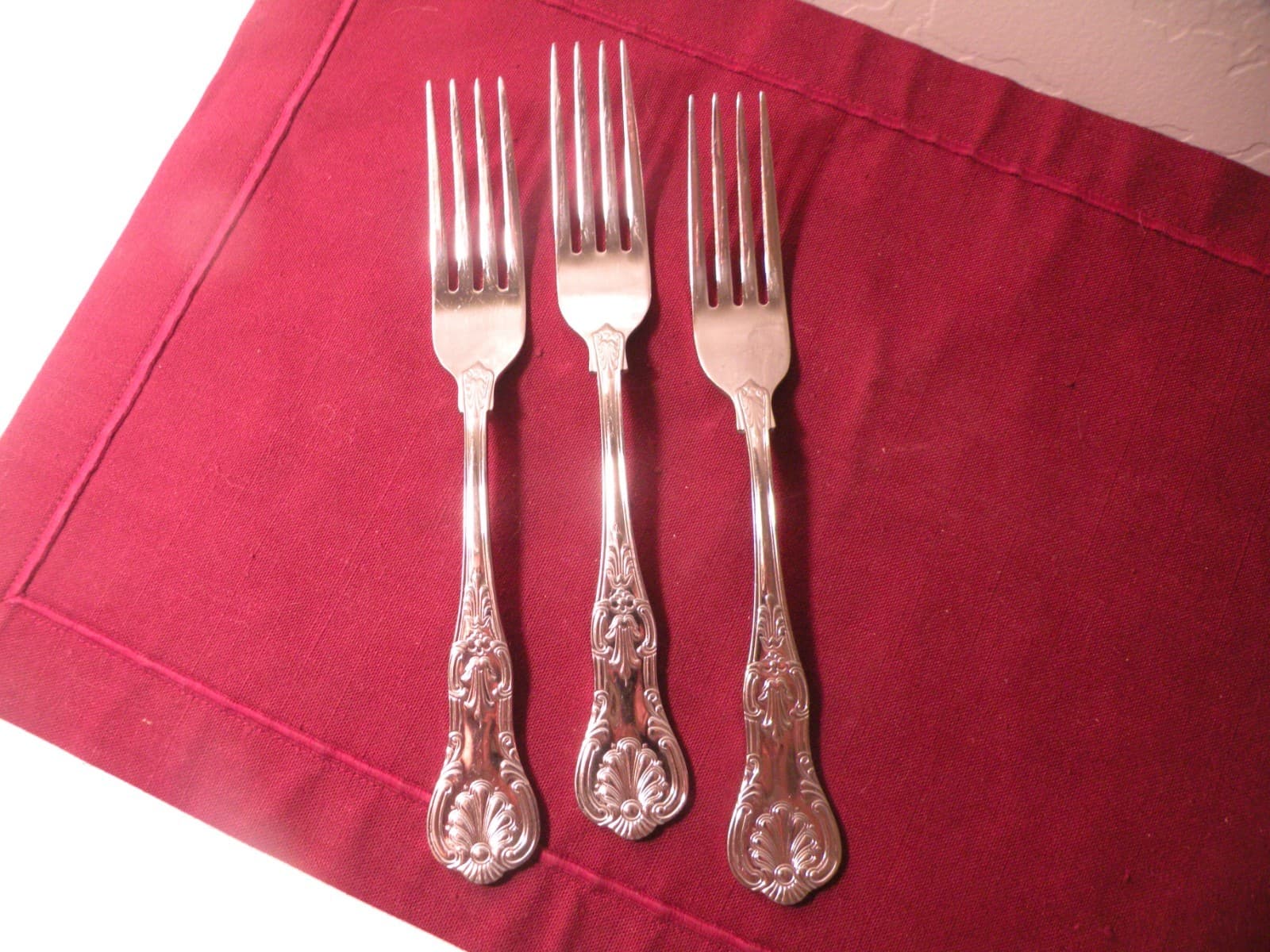 Set Of 3 Stainless Steel Dinner Forks Wallace Hotel Shell 8 1/2"