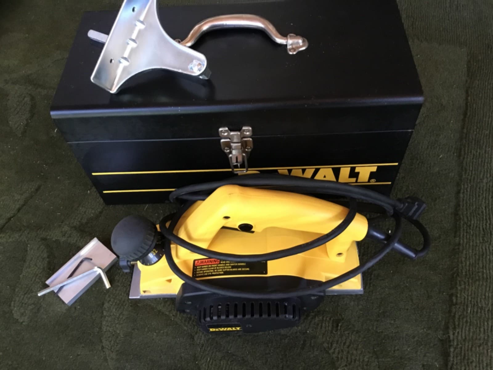 DEWALT DW680 POWER PLANE + METAL CASE + accessories. EXCELLENT CONDITION